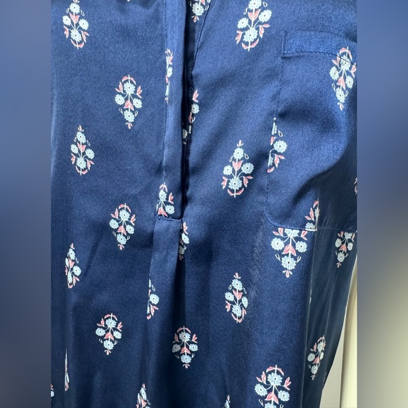 NWOT Liz Claiborne Satin Floral Tunic Blouse in Navy - Picture 9 of 12